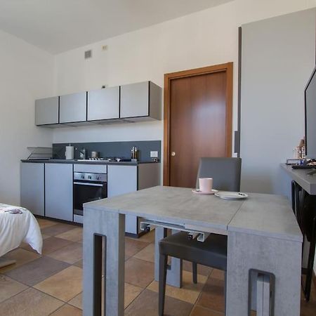 Fabulous Studio In Monza 15 Km To Milan City Centre Buitenkant foto