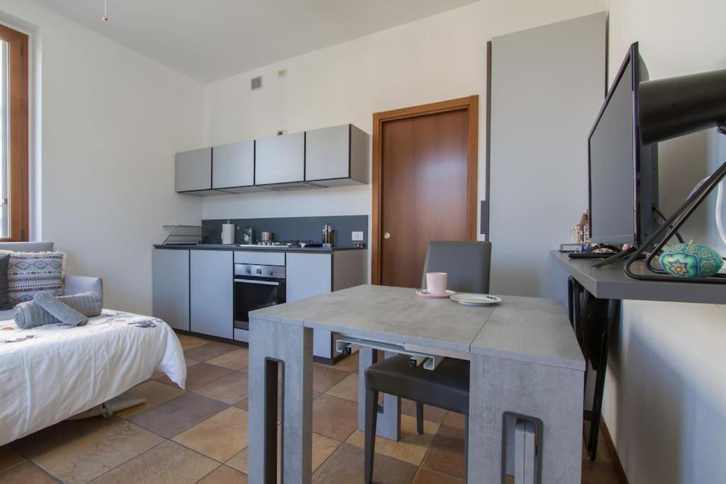 Fabulous Studio In Monza 15 Km To Milan City Centre Buitenkant foto