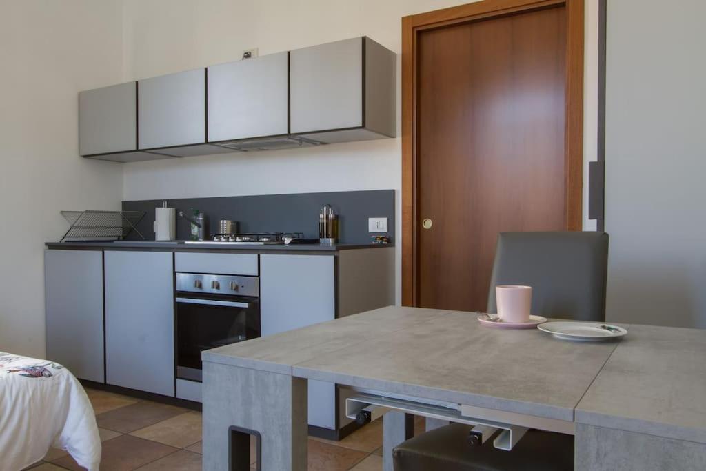 Fabulous Studio In Monza 15 Km To Milan City Centre Buitenkant foto